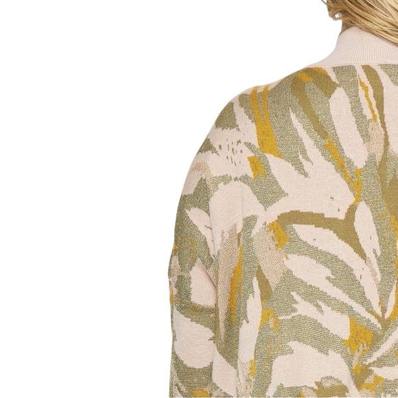 Entro Green and‎ Cream Mock Neck Sweater with Leaf Pattern - Picture 11 of 12